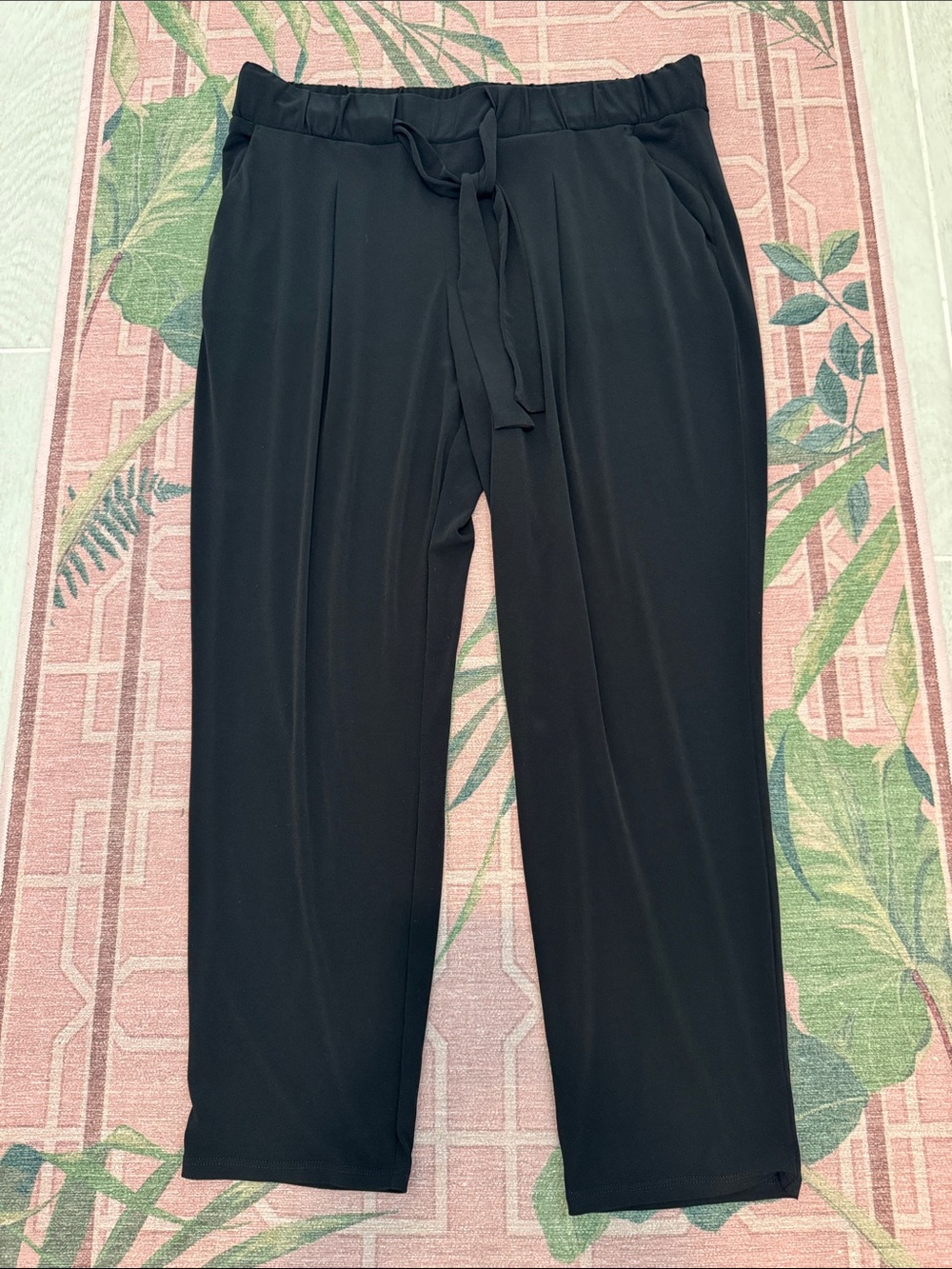 Express Super stretch Women’s Black Drawstring Tapered Pants Size L